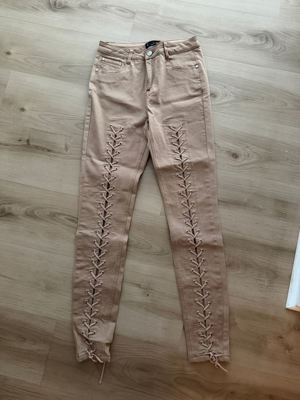 Hustler Hollywood Mid-Rise Super Stretch Jeans in Tan